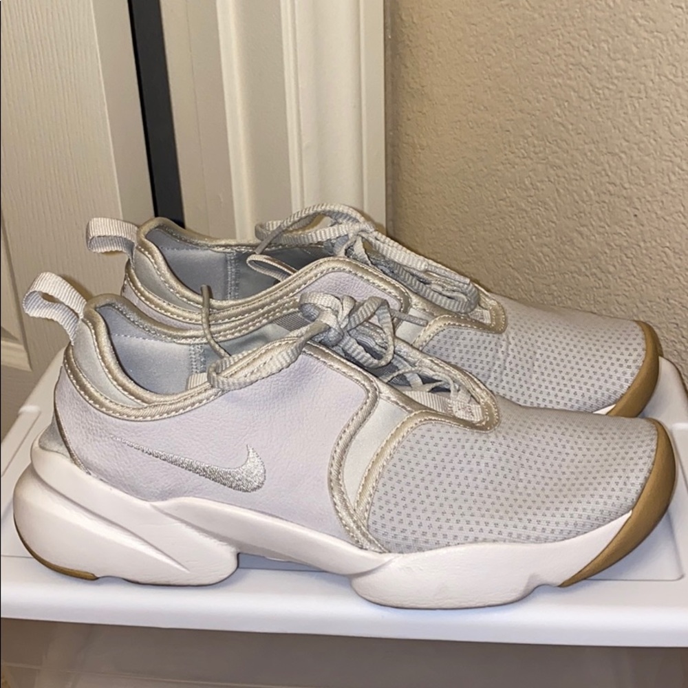 women’s nike sneakers
